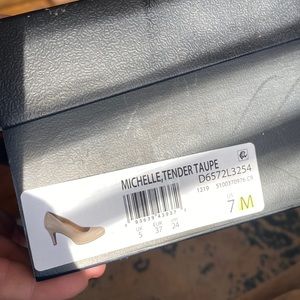 Naturalized Michelle in Tender Taupe Size 7. Only worn in the store.